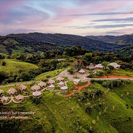 Holos Retreat Center: The Entire Ridge Basecamp Baru Exterior foto